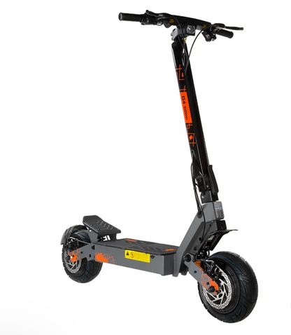Kukirin G4 Ultra el-løbehjul set forfra i vinkel med dual motor og 11 tommer dæk